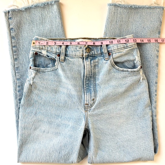 Abercrombie 90’s Straight Ultra High Rise Light Wash Size 27 / 4 Regular - Picture 6 of 11